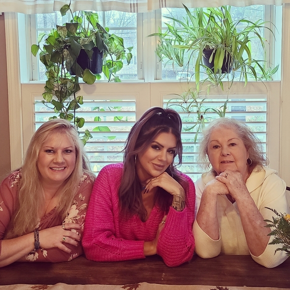 ⭐️CLOSET SALE⭐️BUY 2 ITEMS,GET A 3RD FREE!(of lesser value) Send bundles/offers! - Picture 4 of 7